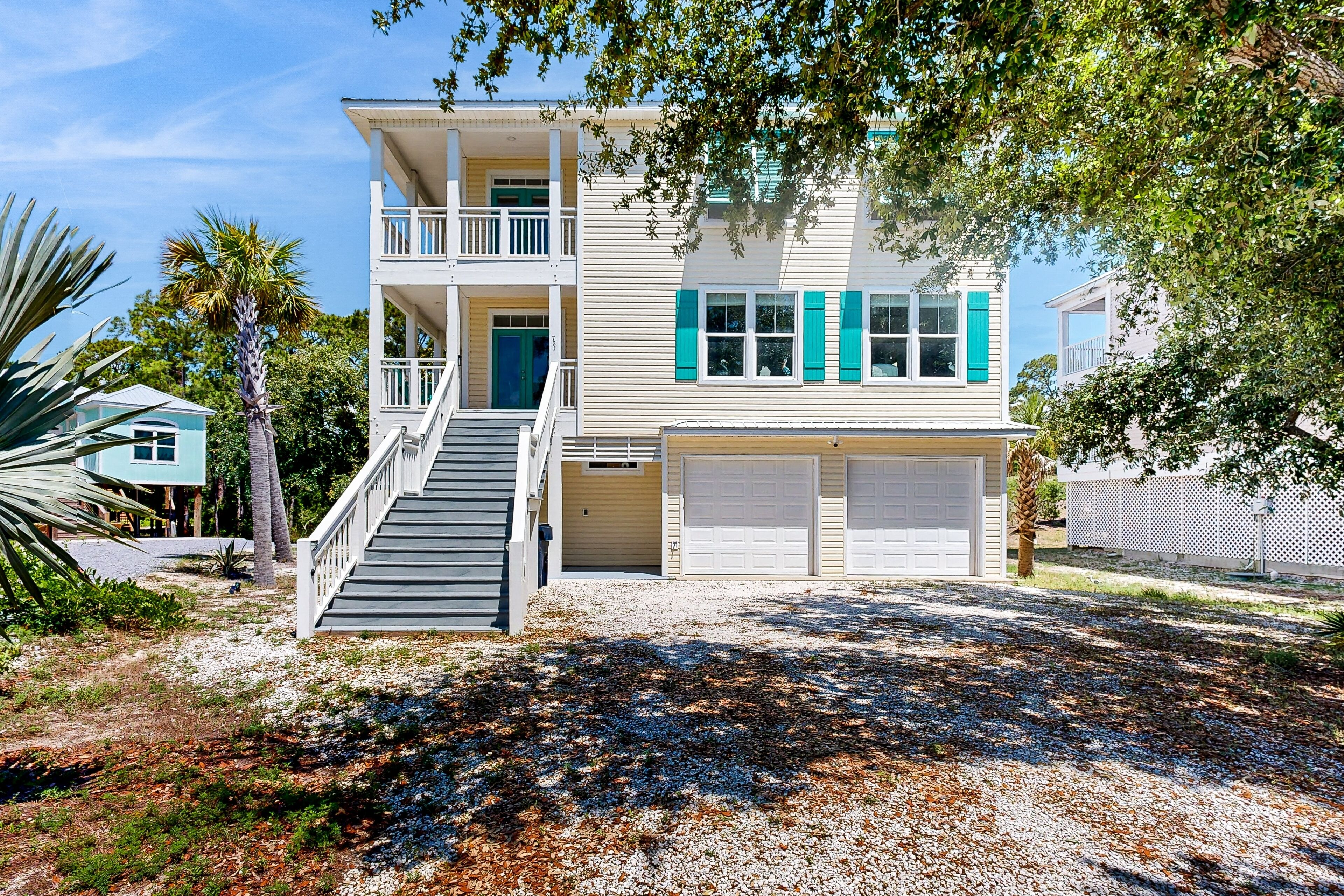 Spacious three-story home near the beach w/community pool & tennis court