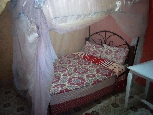 Habitación doble | Escritorio, wifi gratis y ropa de cama 