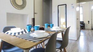 Interior - Tudors eSuites Birmingham House (Birmingham)