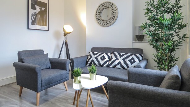 Business House | Living area - Tudors eSuites Birmingham House (Birmingham)