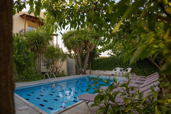 Seasonal outdoor pool - Villa Sofia (Faistos)