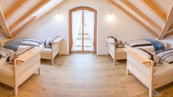 Quadruple Room | Soundproofing, free WiFi, bed sheets