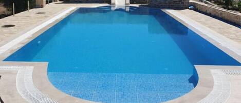 Alberca al aire libre por temporada