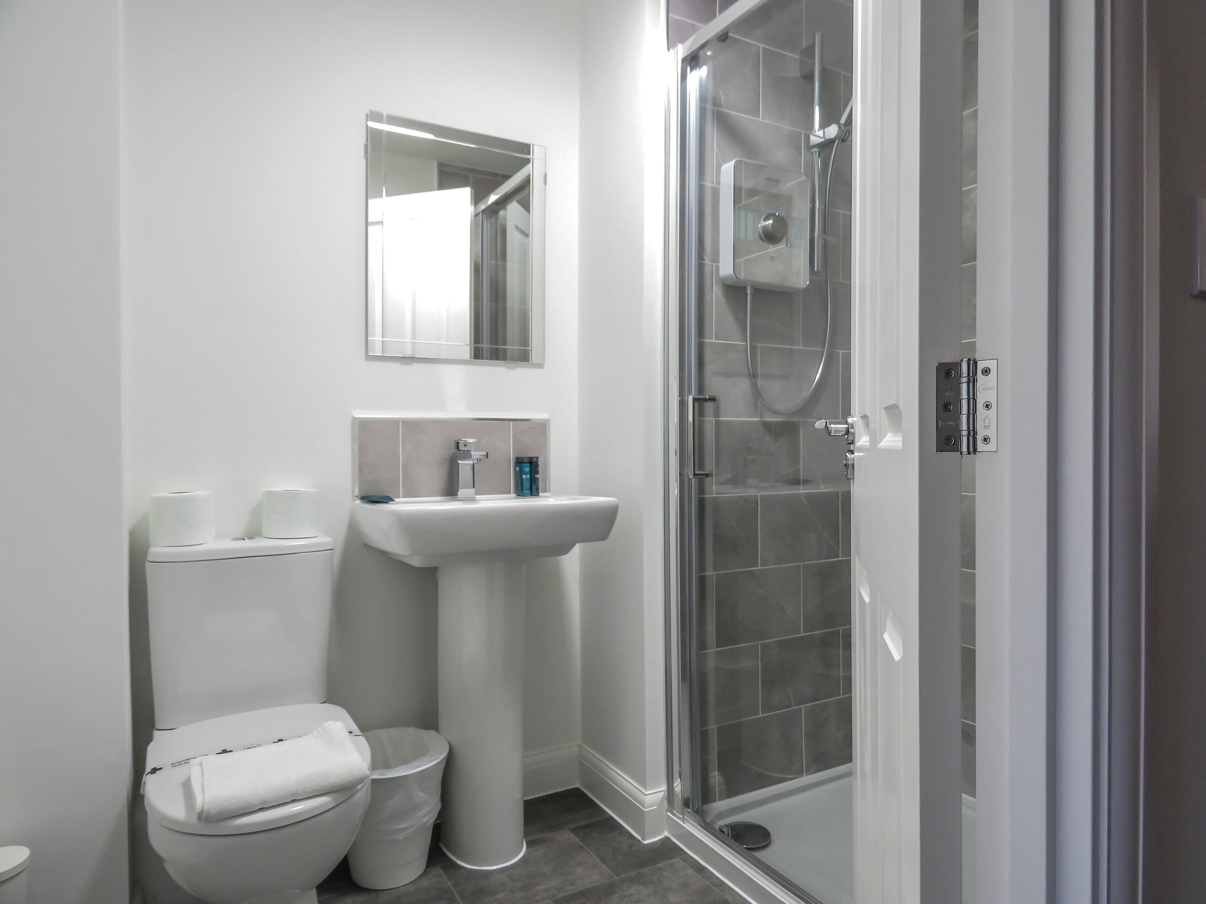 Business House | Bathroom | Designer toiletries, towels, soap, shampoo