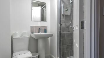 Business House | Bathroom | Designer toiletries, towels, soap, shampoo