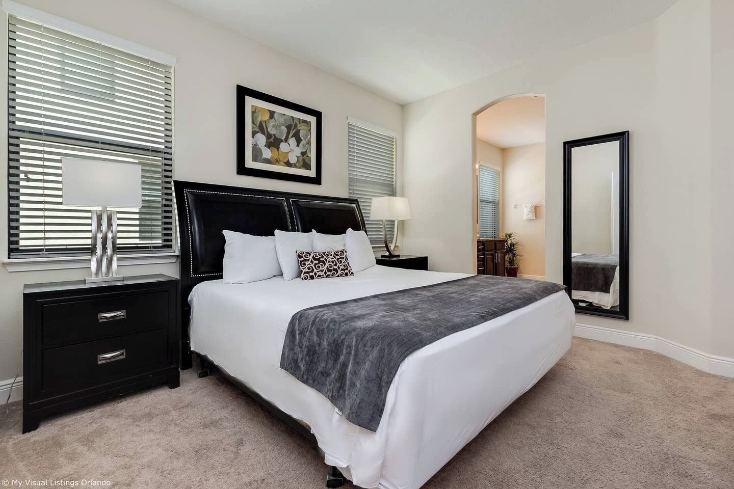 4 室のベッドルーム、客室ごとに異なる装飾、客室ごとに異なるインテリア、デスク