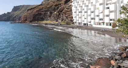 Brand new apartment, stunning sea views