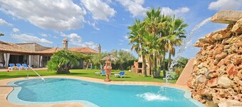 Gamundi - Charming country house with garden and pool 3 km from the beach