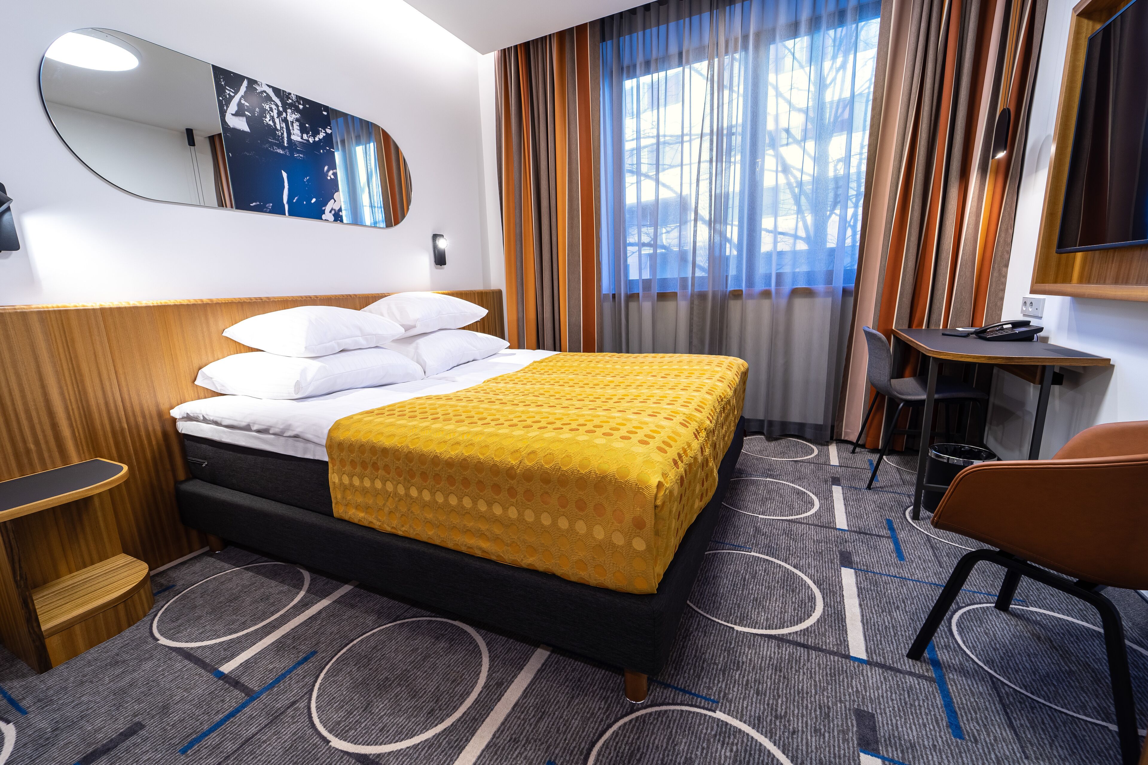 standard double or twin room | 1 bedroom, minibar, in-room safe, desk