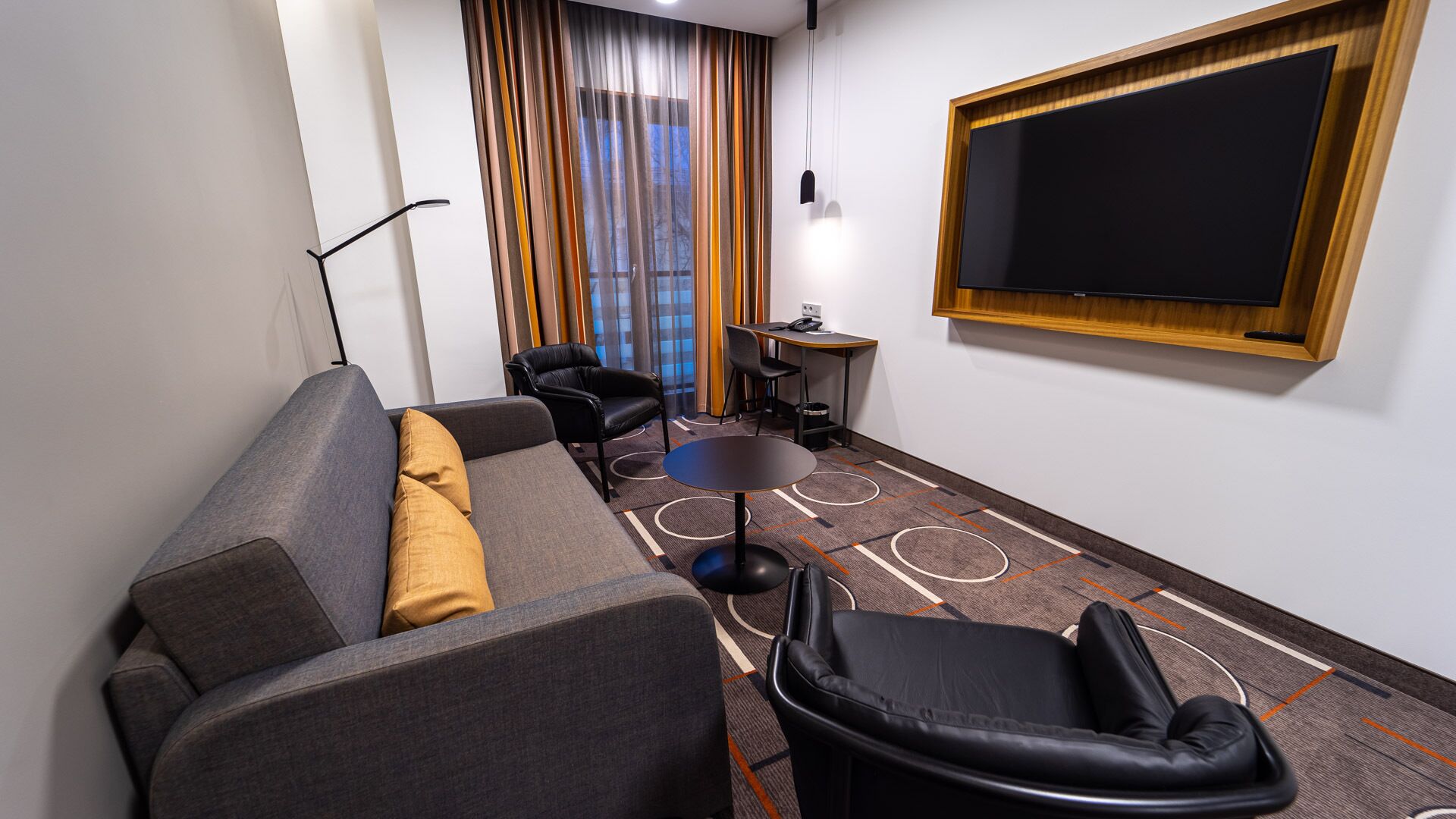 suite | 1 bedroom, minibar, in-room safe, desk