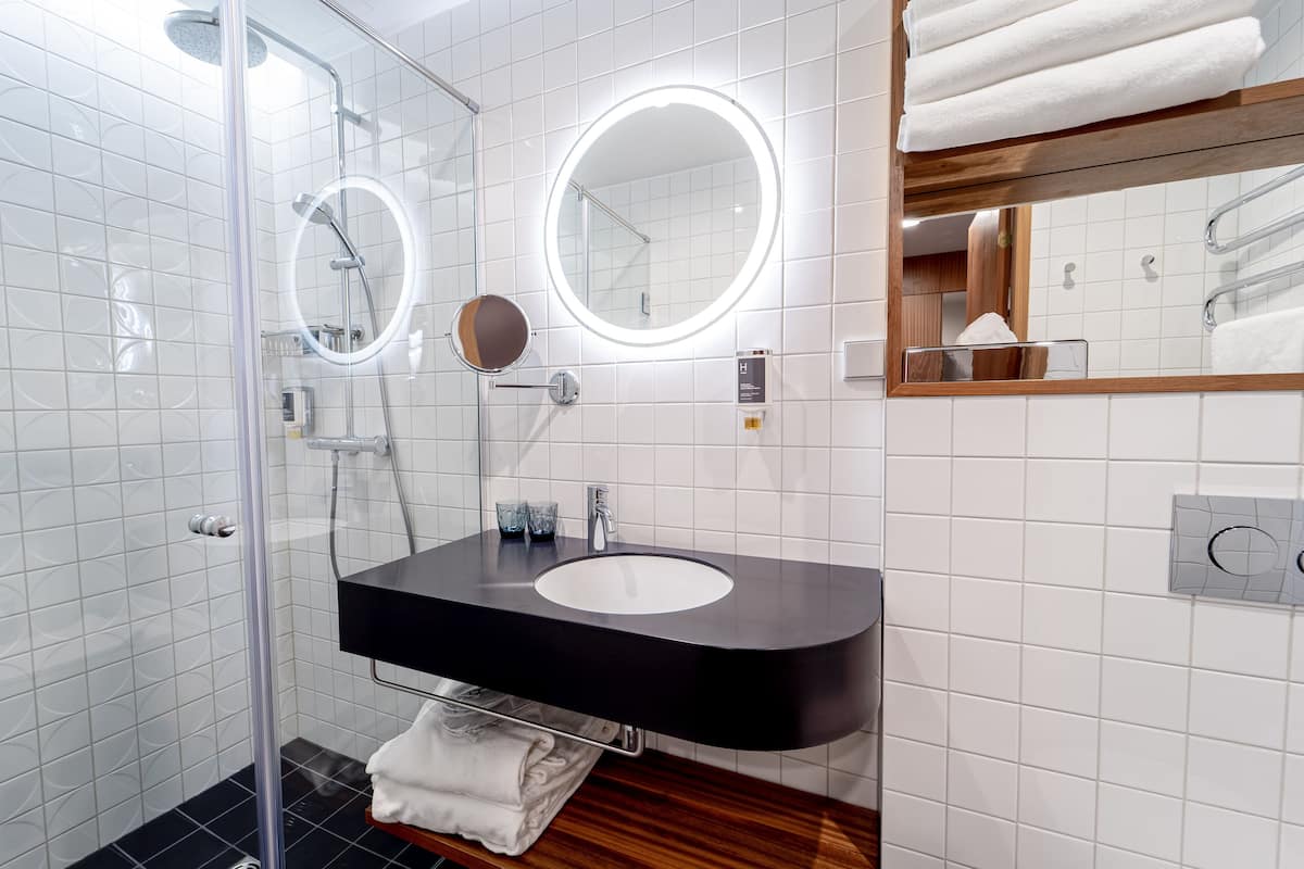 standard double or twin room | bathroom | shower, hair dryer, bathrobes, slippers