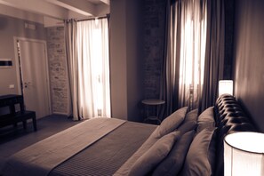 Desk, laptop workspace, blackout curtains, rollaway beds - B&B Agorà (Bitetto)