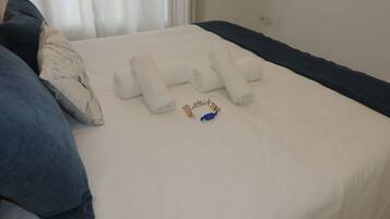 1 habitación, tabla de planchar con plancha, wifi y ropa de cama