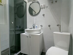 Apartment, 1 Bedroom | Bathroom | Shower, hair dryer, towels, soap