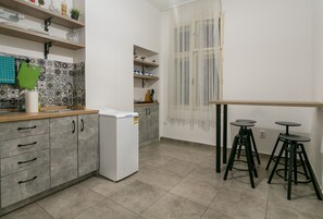 Apartment, 1 Bedroom | Private kitchenette | Mini-fridge, oven, stovetop, electric kettle - Apartment Piano (Belgrade)
