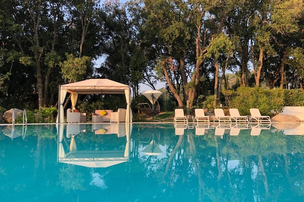 Piscine extérieure (ouverte en saison)