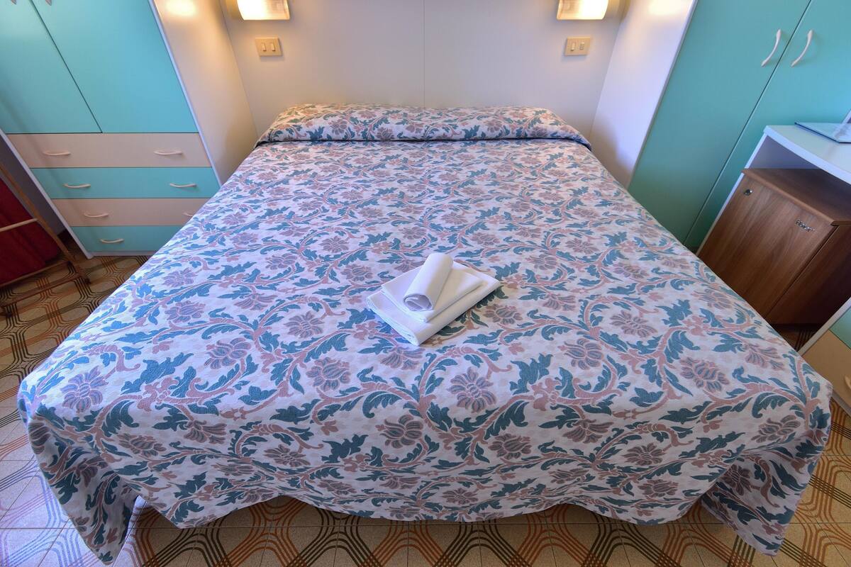 Habitación clásica con 1 cama doble o 2 individuales | Escritorio, espacio para trabajar con un portátil, wifi gratis