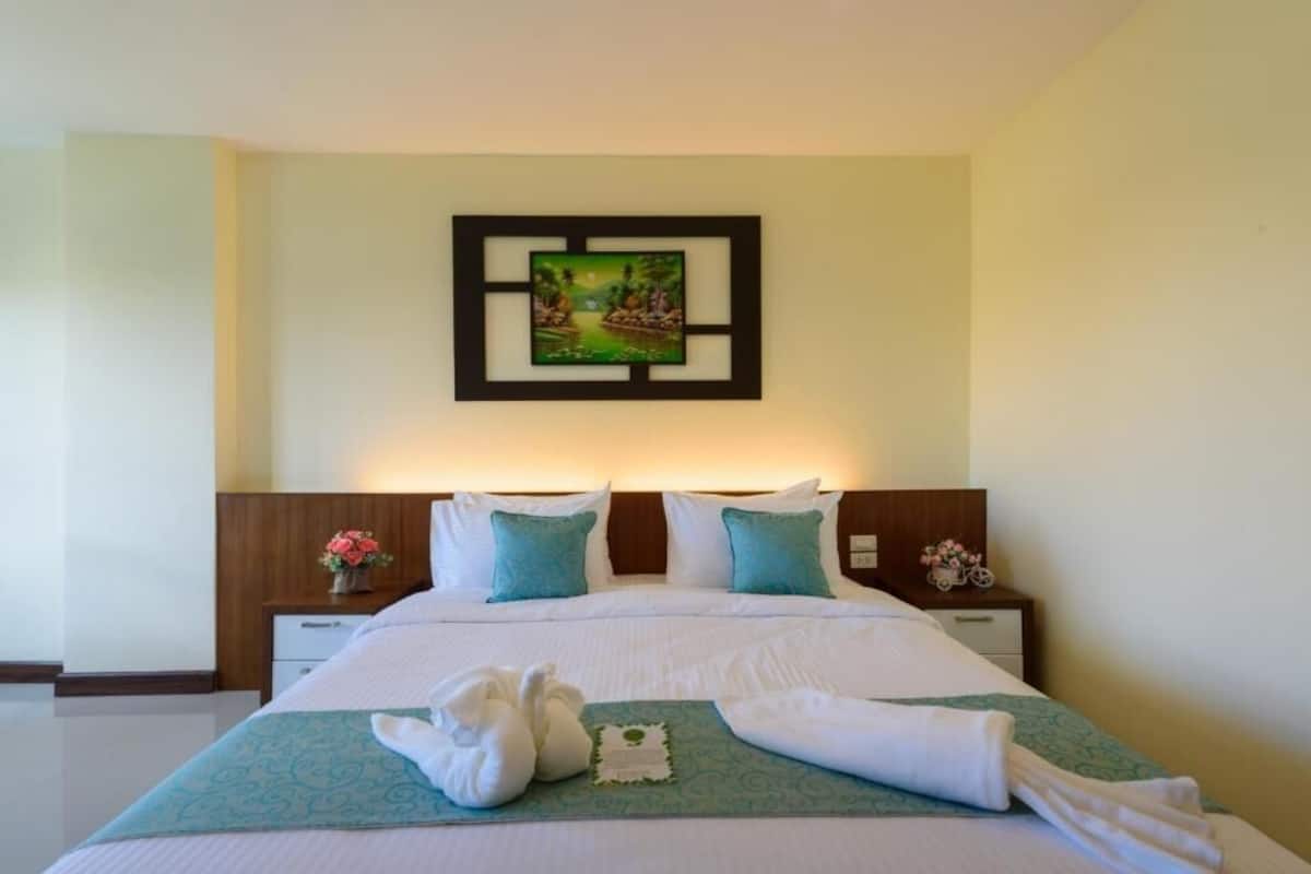 Superior Double Room | Minibar, blackout drapes, free WiFi, bed sheets