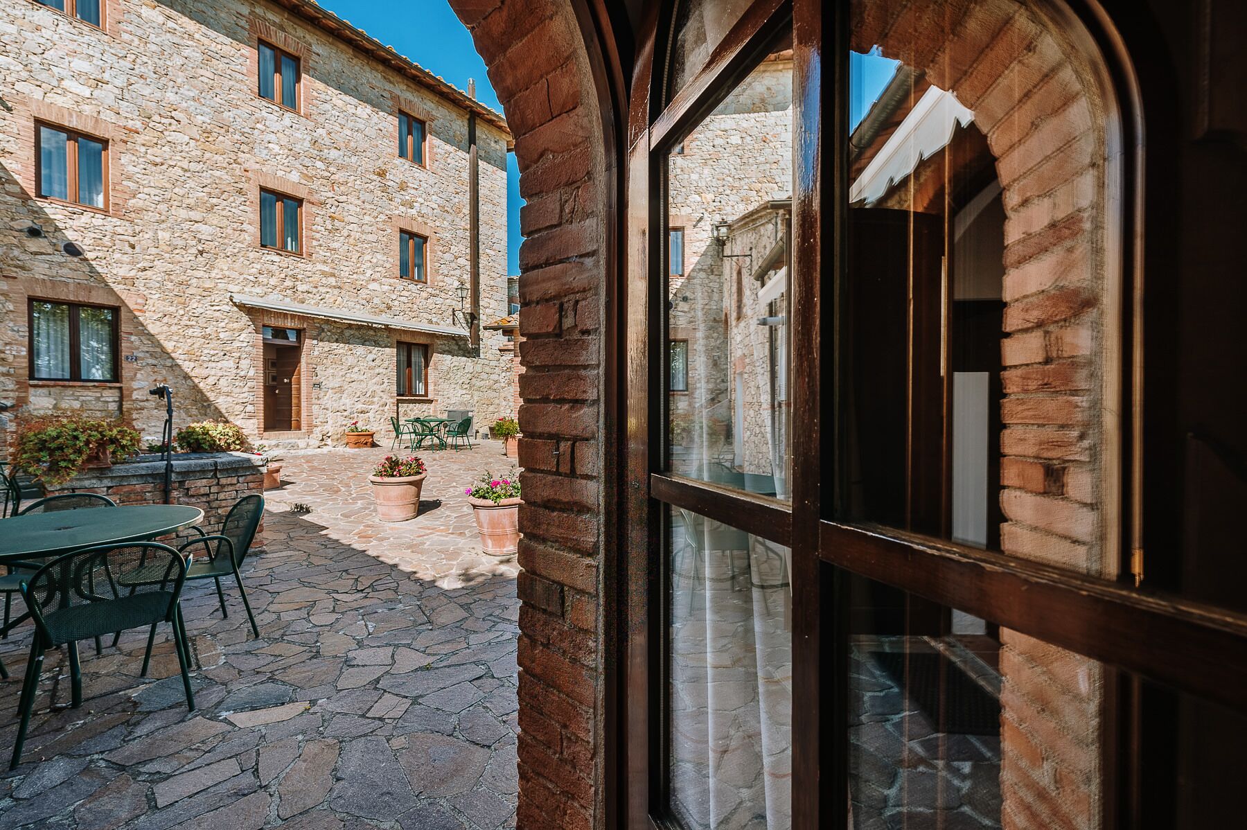 屋外ダイニングエリア