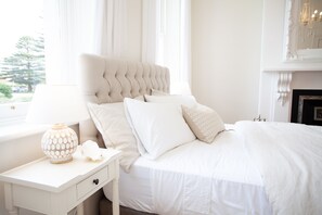 1 bedroom, premium bedding, down duvets, memory-foam beds - Old Market Inn (Port Fairy)
