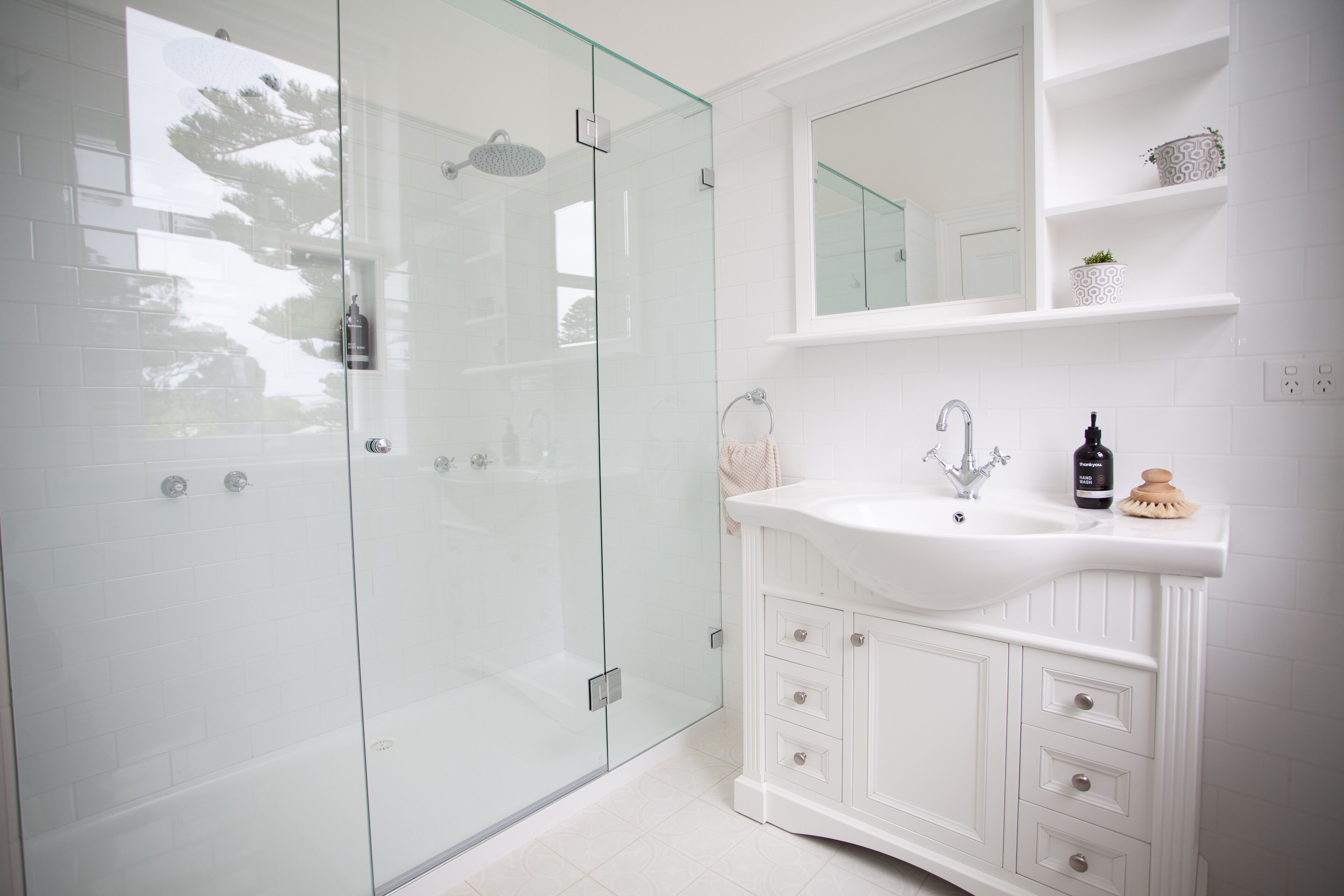 Osmond Suite | Bathroom | Separate bathtub and shower, deep-soaking bathtub, rainfall showerhead