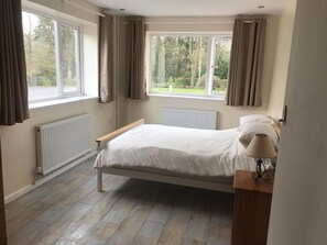 Iron/ironing board, free WiFi, bed sheets, wheelchair access