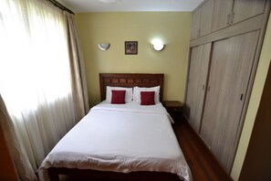 1 chambre, coffres-forts dans les chambres, fer et planche à repasser