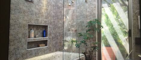 Bathtub, jetted tub, hair dryer, towels
