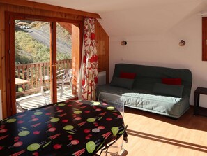 TV - Luxurious Ski-In/Ski-Out Apartment with Pool, Sauna, Hamam & Balcony View - Sleeps 4 (Les Orres)