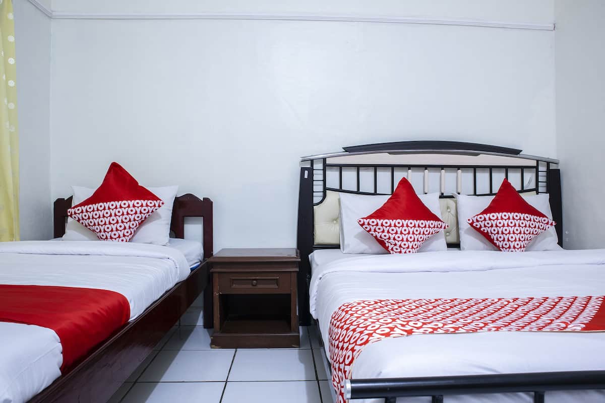 Family Room | Desk, free WiFi, bed sheets