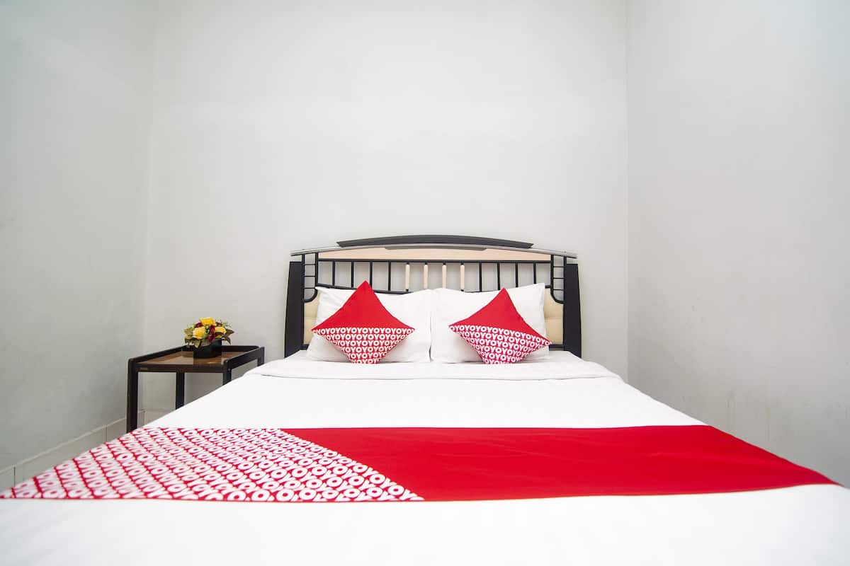 Deluxe Double Room | Desk, free WiFi, bed sheets