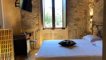 Double Room (Inverno) | Minibar, in-room safe, iron/ironing board, free cribs/infant beds