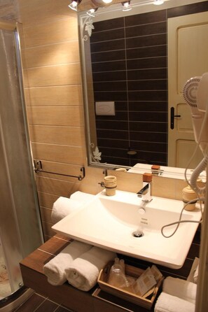 Bathroom sink - Agriturismo L' Impero Romano (Gerace)