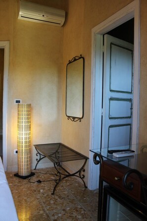 Habitació doble (Primavera) | Minibar, caixa forta a l'habitació i planxa i posts de planxar 