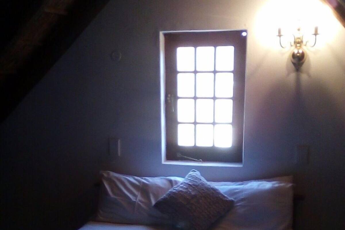 Millers Cottage Room 4 | Laptop workspace, iron/ironing board (on request), WiFi (free)