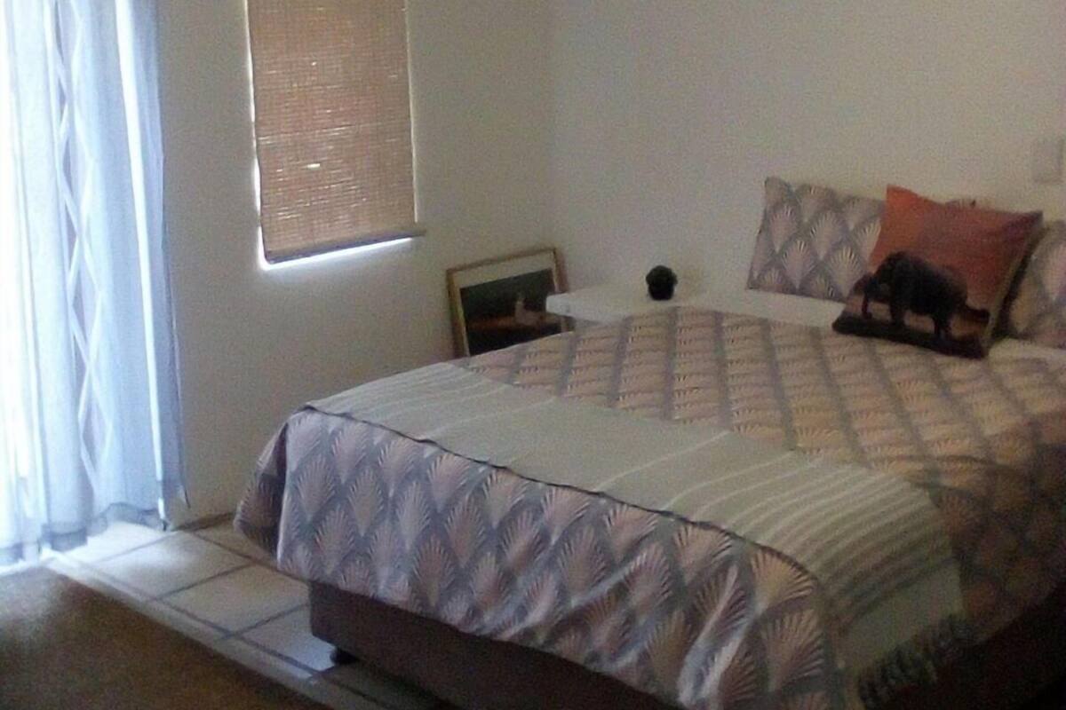 Millers Cottage Room 2 | Laptop workspace, iron/ironing board (on request), WiFi (free)