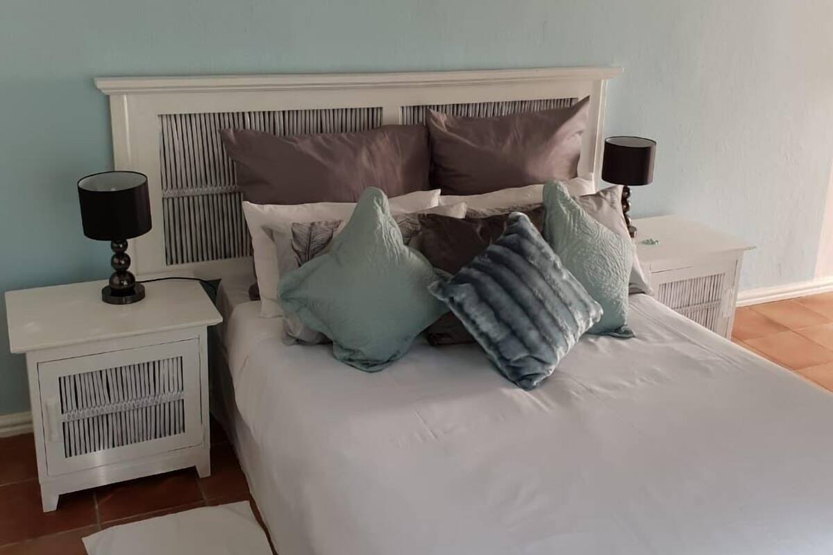 Garden Cottage | Laptop workspace, iron/ironing board (on request), WiFi (free)