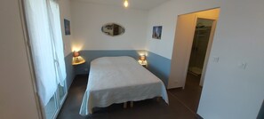 1 bedroom, iron/ironing board, travel cot, free WiFi - LARGE STUDIO** SLEEPS 4 NEAR PROPRIANO'S 9 BEACHES (Propriano)