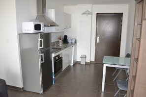 Fridge, microwave, oven, stovetop - LARGE STUDIO** SLEEPS 4 NEAR PROPRIANO'S 9 BEACHES (Propriano)