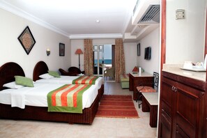 Dobbelt- eller tomannsrom – basic | Safe på rommet, strykejern/-brett, barnesenger (inkludert) og sengetøy