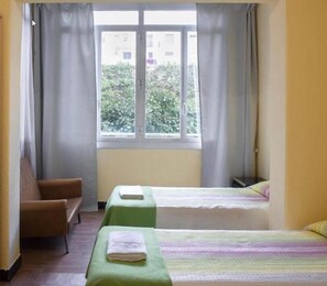 Quarto triplo, banheiro privativo | Wi-Fi de cortesia, roupa de cama