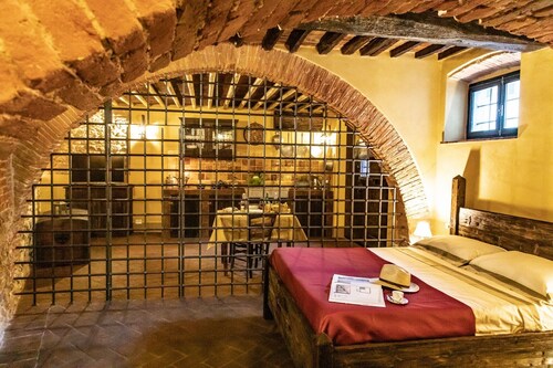 Apt. IL CARCERE - "Brunelleschi Manor" Medieval Apartment Resort