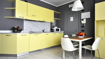 Standard-Apartment | Eigene KĂŒche | Herdplatte, GeschirrspĂŒler, Wasserkocher mit Kaffee-/Teezubehör