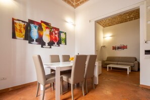 Dining - An apartment for rent with Santa Croce view by Mmega (Firenze)