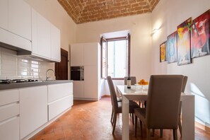 Dining - An apartment for rent with Santa Croce view by Mmega (Firenze)