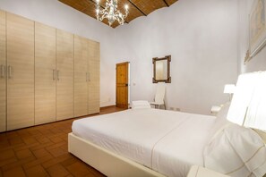 1 bedroom, bed sheets