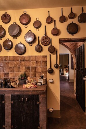 Interior - Apt. LA TORRE - "Manor of Brunelleschi" Medieval Apartments Resort (Vicopisano)