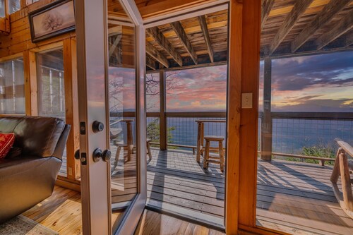 Don't miss the Breathtaking Views from this Cabin