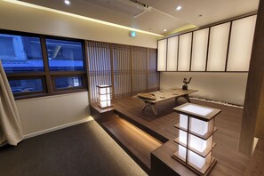 Annex Building Maru Suite (Randomly Selected) | Cortinas blackout, tabla de planchar con plancha y wifi gratis 
