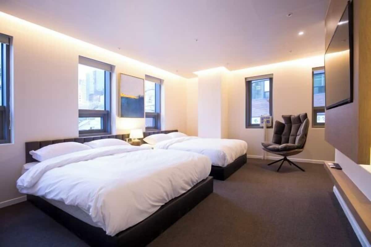 2 bedrooms, laptop workspace, blackout curtains, iron/ironing board